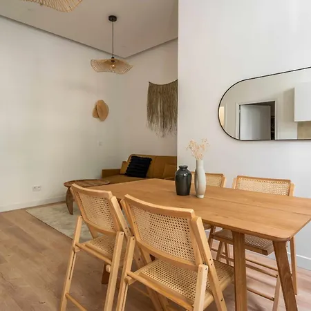 Διαμέρισμα A Modern Renovated Near Metro Line 2 *