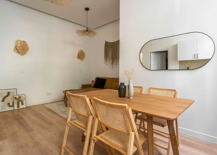 Διαμέρισμα A Modern Renovated Near Metro Line 2 *