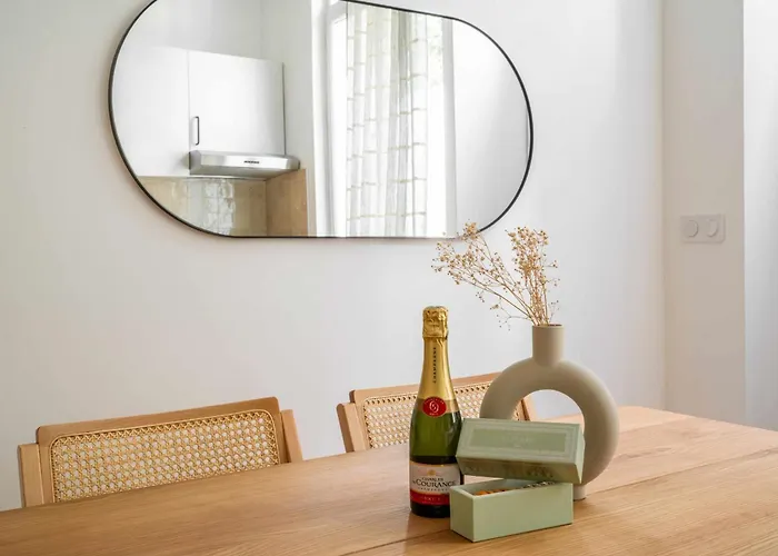 Διαμέρισμα A Modern Renovated Near Metro Line 2 *