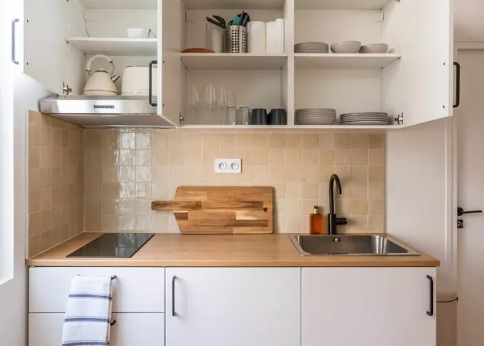 A Modern Renovated Near Metro Line 2 * Παρίσι