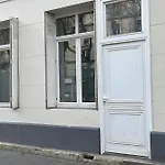 A Modern Renovated Near Metro Line 2 *